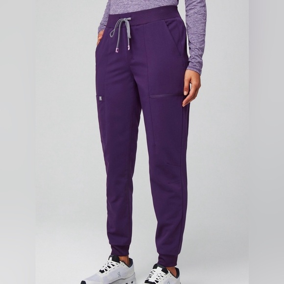 Fabletics scrub set - Picture 5 of 6